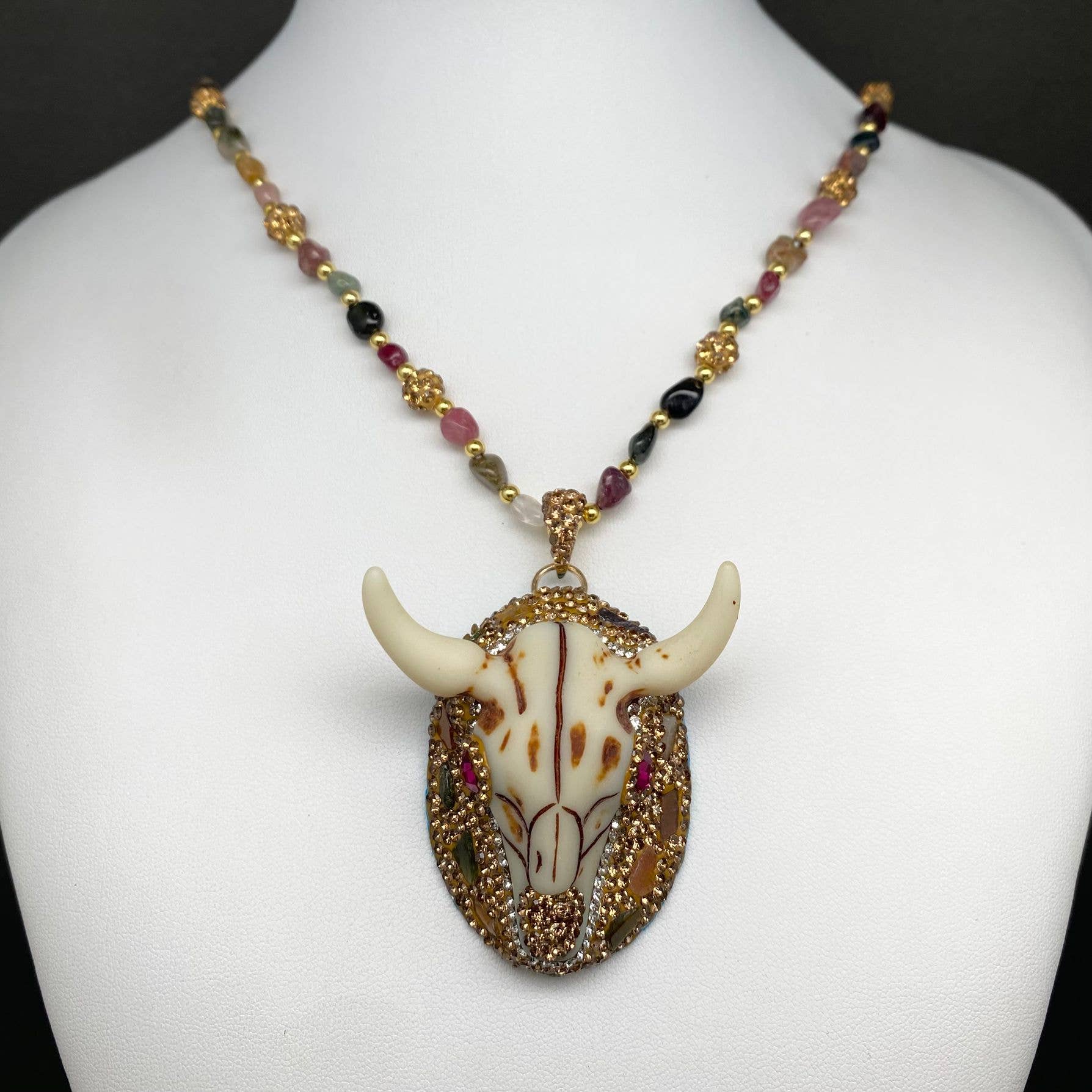 Rhinestone Inlaid Resin Ox Head Stone Beaded Necklace - CS