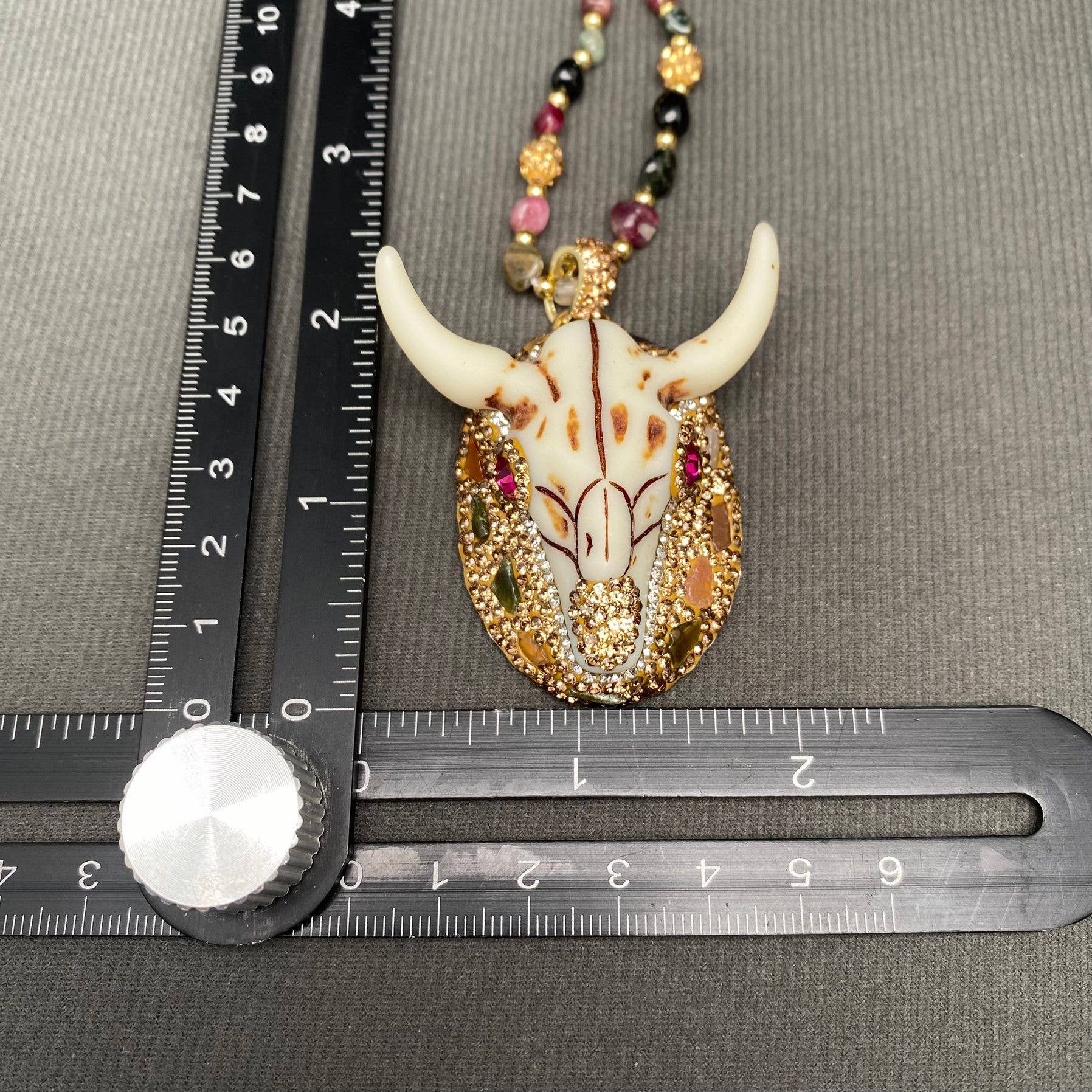 Rhinestone Inlaid Resin Ox Head Stone Beaded Necklace - CS