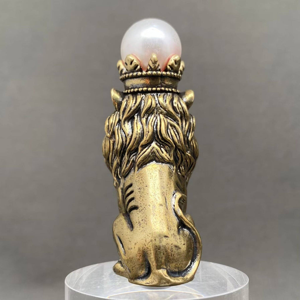 The Lion Wearing A Crown Crafts Brass Desktop Ornaments