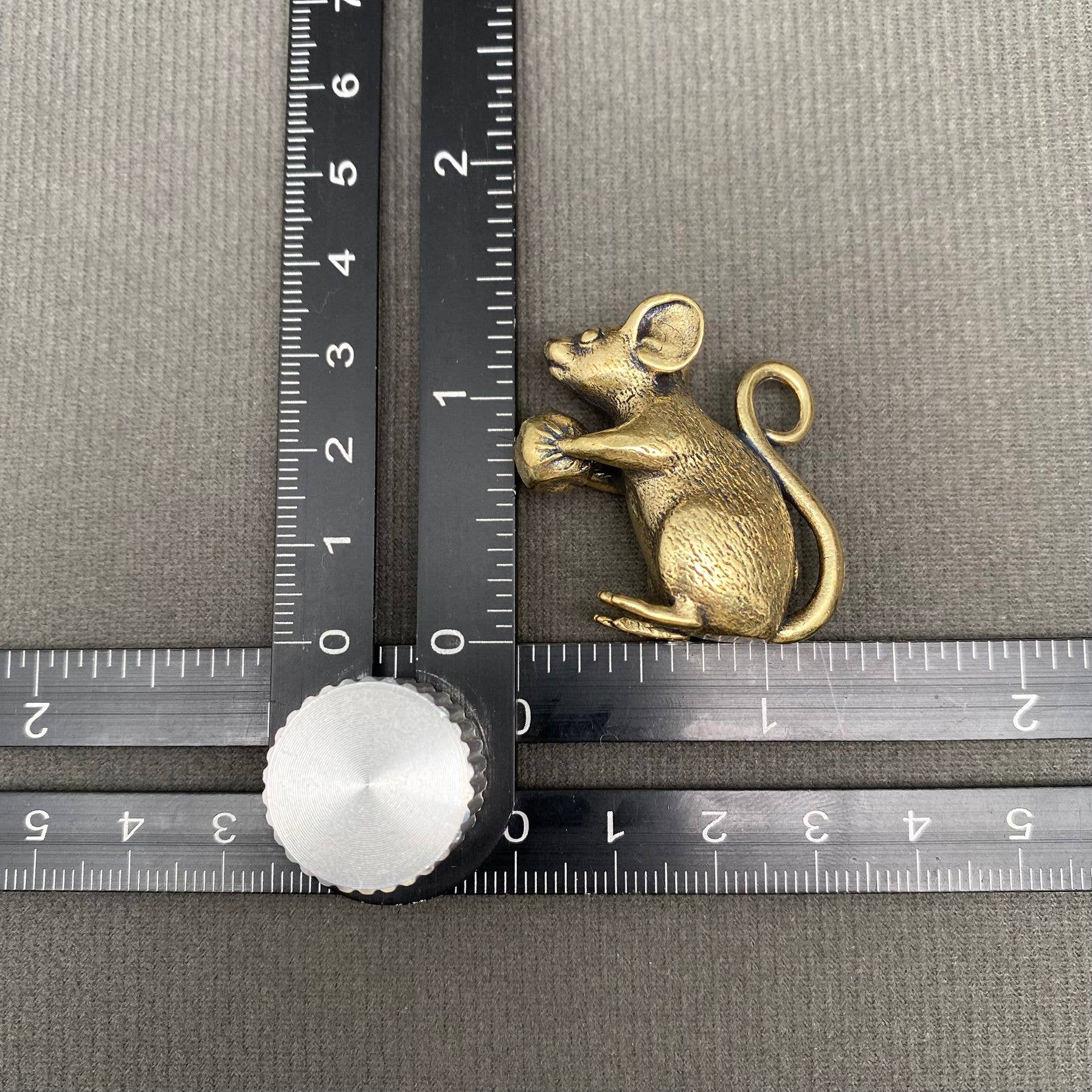 The mouse holding a peach Brass Crafts Desktop Ornaments